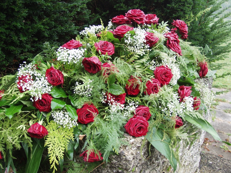 funeraire-ROUGIERS-min_roses-61203